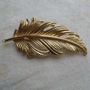 Vintage Ostrich Feather Goldtone Pin Brooch